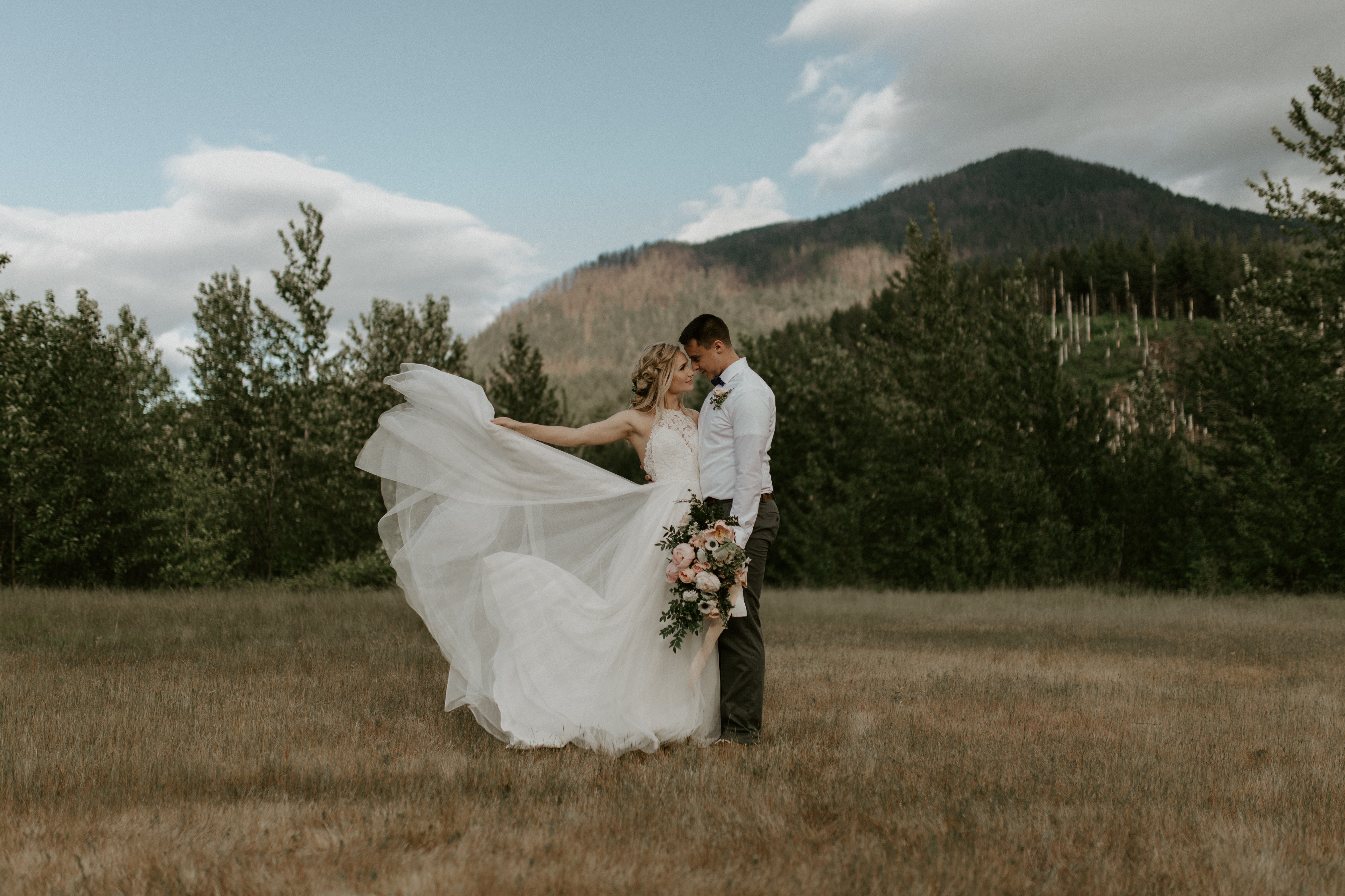 Cascade Locks Elopement Shoot in Oregon.