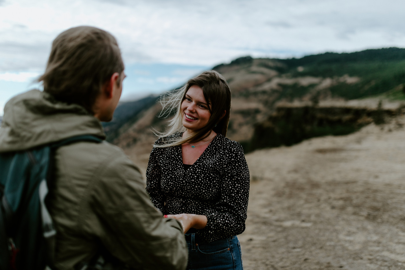 Emily and Greyson hike rowena crest. Elopement photography Rowena Crest by Sienna Plus Josh.