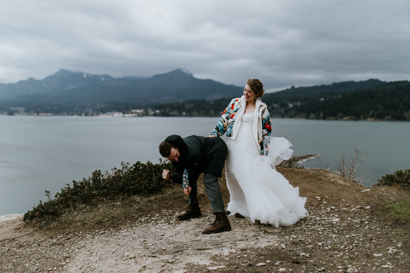 Lennie twerks for Allison. Elopement photography at Columbia River Gorge by Sienna Plus Josh.