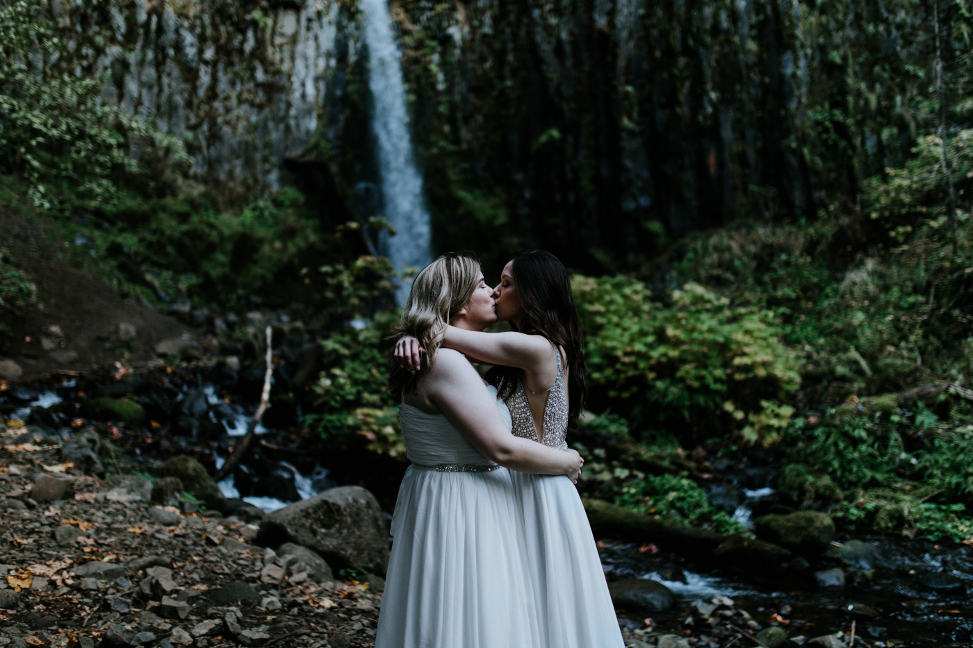 Hayley and Tiffany kiss. Elopement photography at the Columbia River Gorge by Sienna Plus Josh.