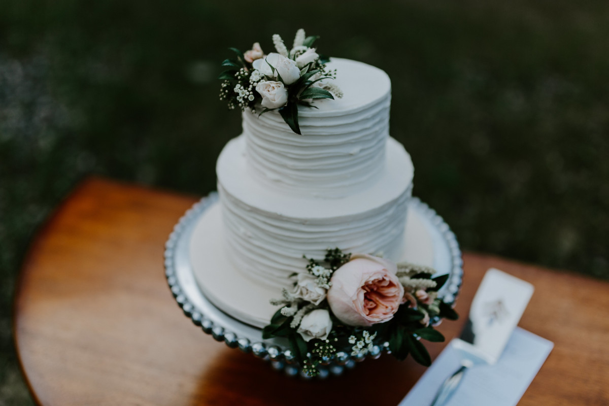 A wedding cake at Cascade Locks at the Columbia Gorge, Oregon. Elopement photography in Portland Oregon by Sienna Plus Josh.