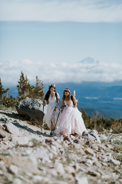Adventure wedding and Elopement photographers Sienna Plus Josh serving the Columbia River Gorge area.