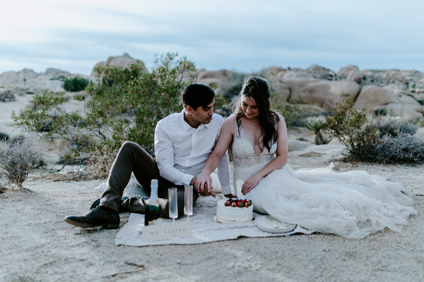 Shelby and Zack cut their cake.