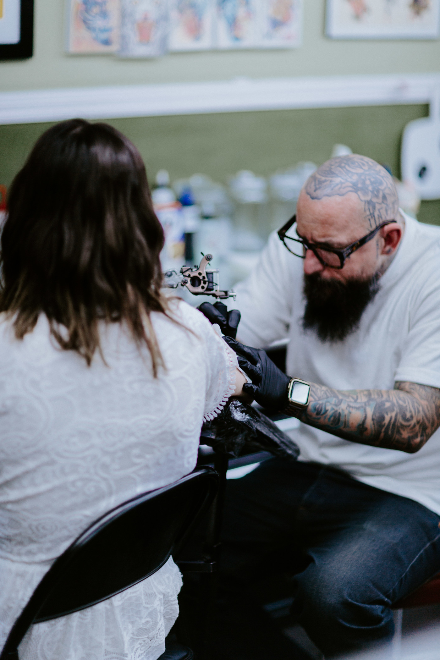 Madison and Becca get matching tattoos at a tattoo parlor in Joshua Tree.