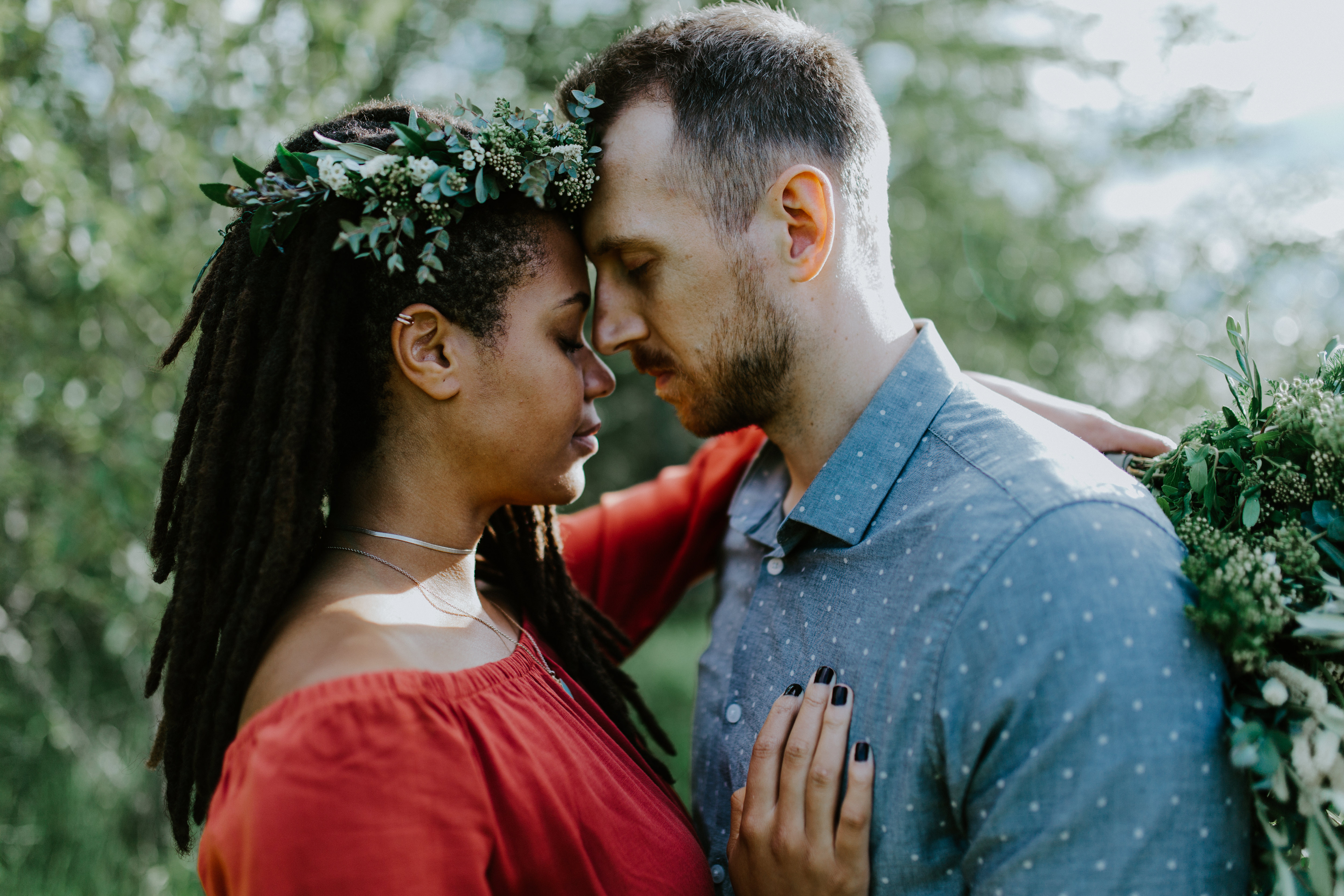 Kayloni and Garrett embracing at the Columbia Gorge, Oregon. Engagement photography in Portland Oregon by Sienna Plus Josh.