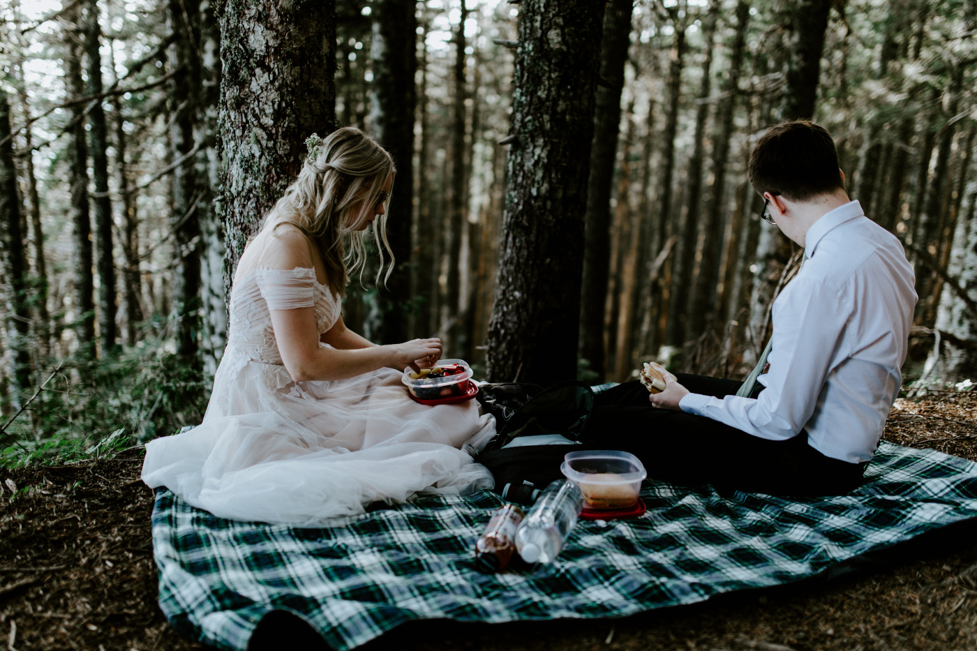 Corey and Kylie have a picnic.