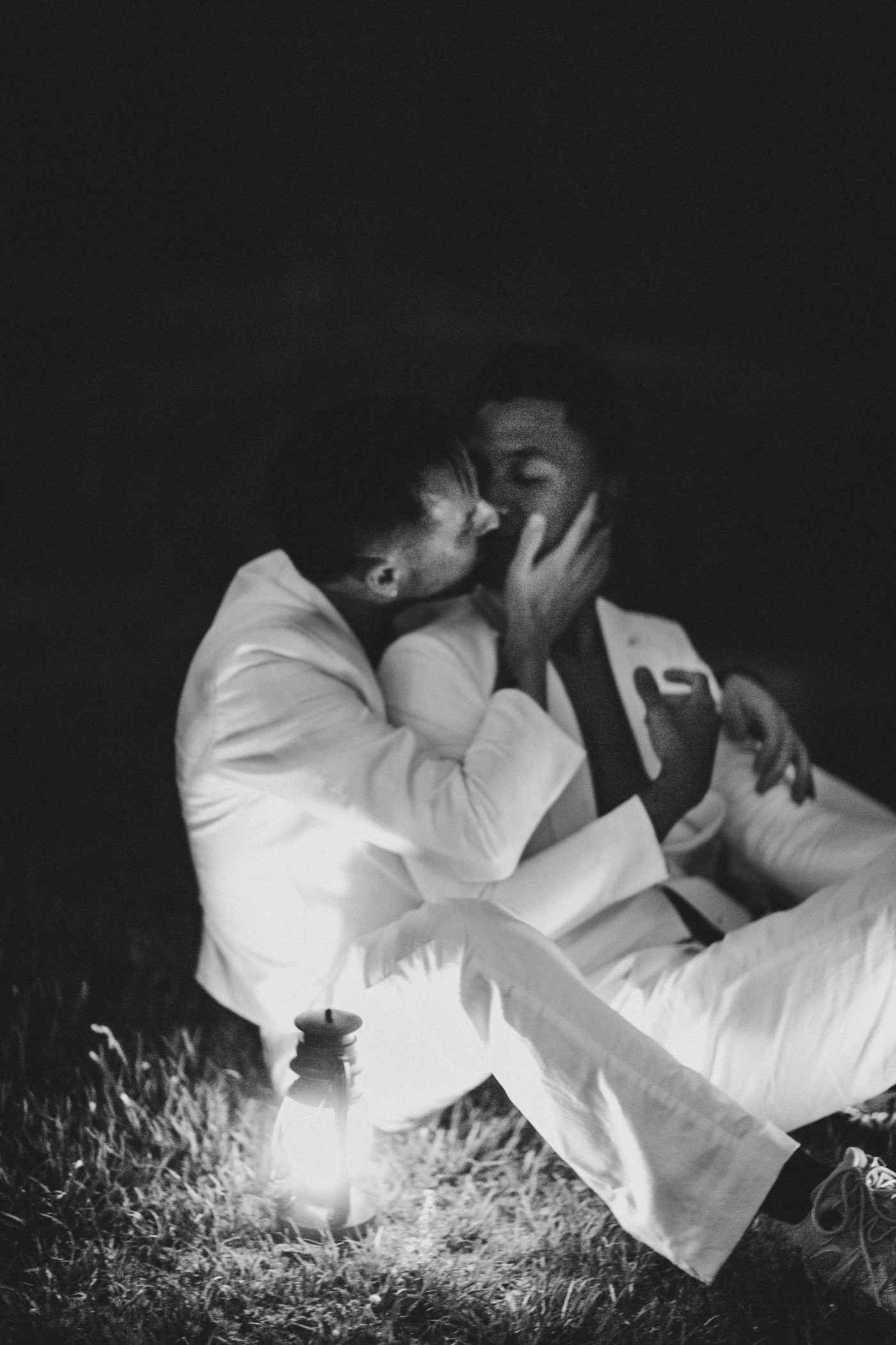 Fred and Brooks sit on the grass together in Mount Rainier.