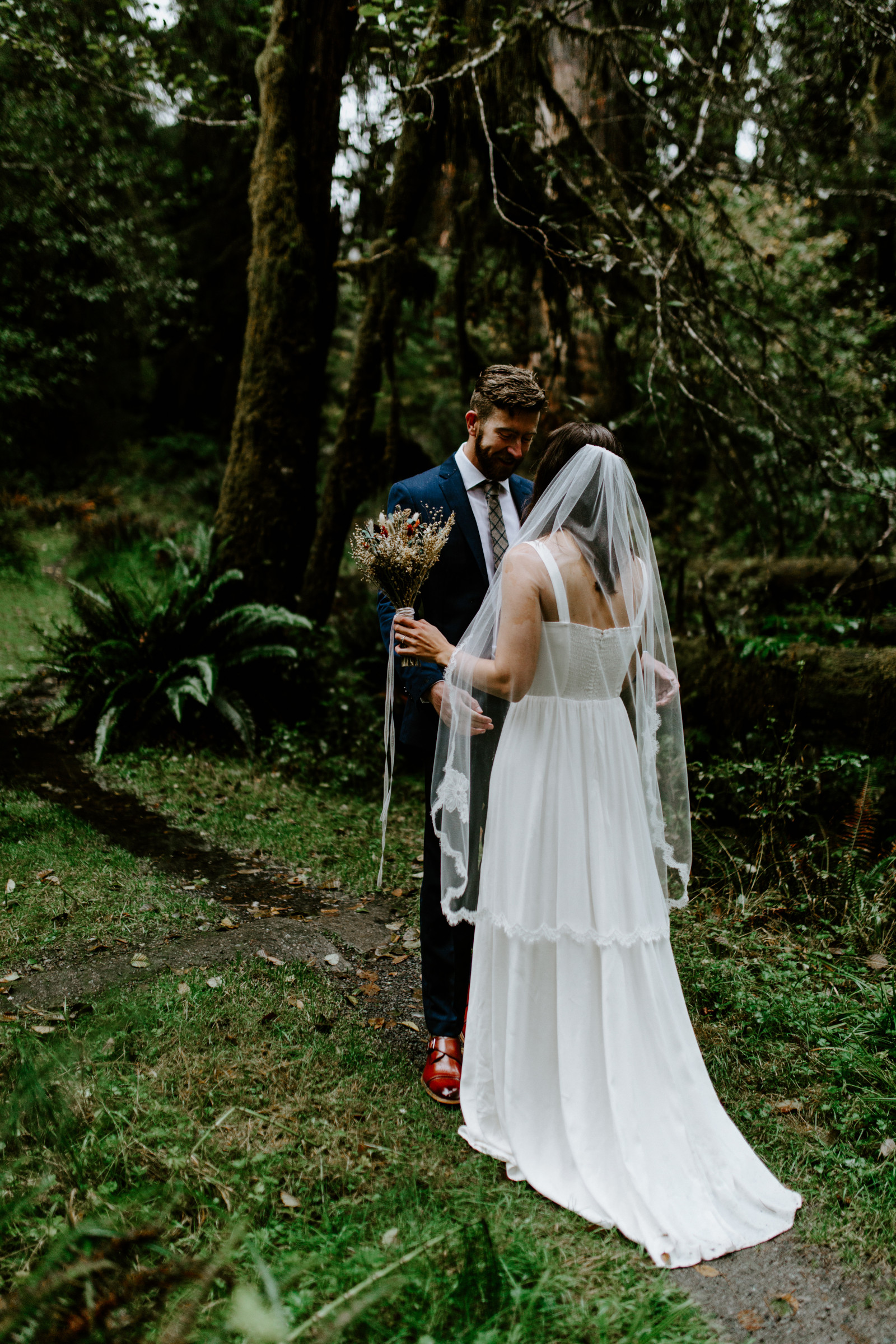 Mollie and Corey hug. Elopement photography in the Olympic National Park by Sienna Plus Josh.