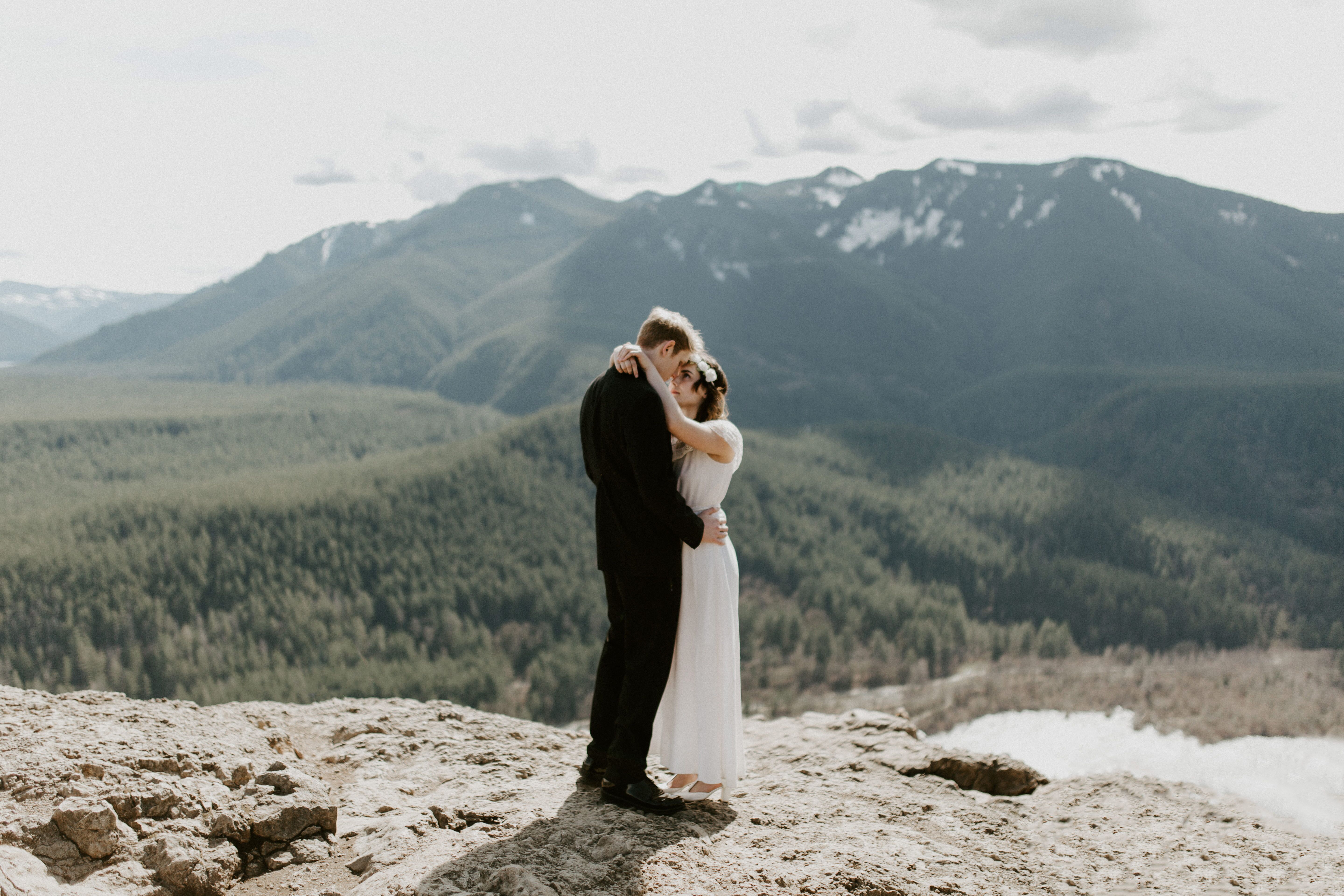 Michael and Winnifred stand at Rattlesnake Ledge, overlooking Rattlesnake Lake in Washington.