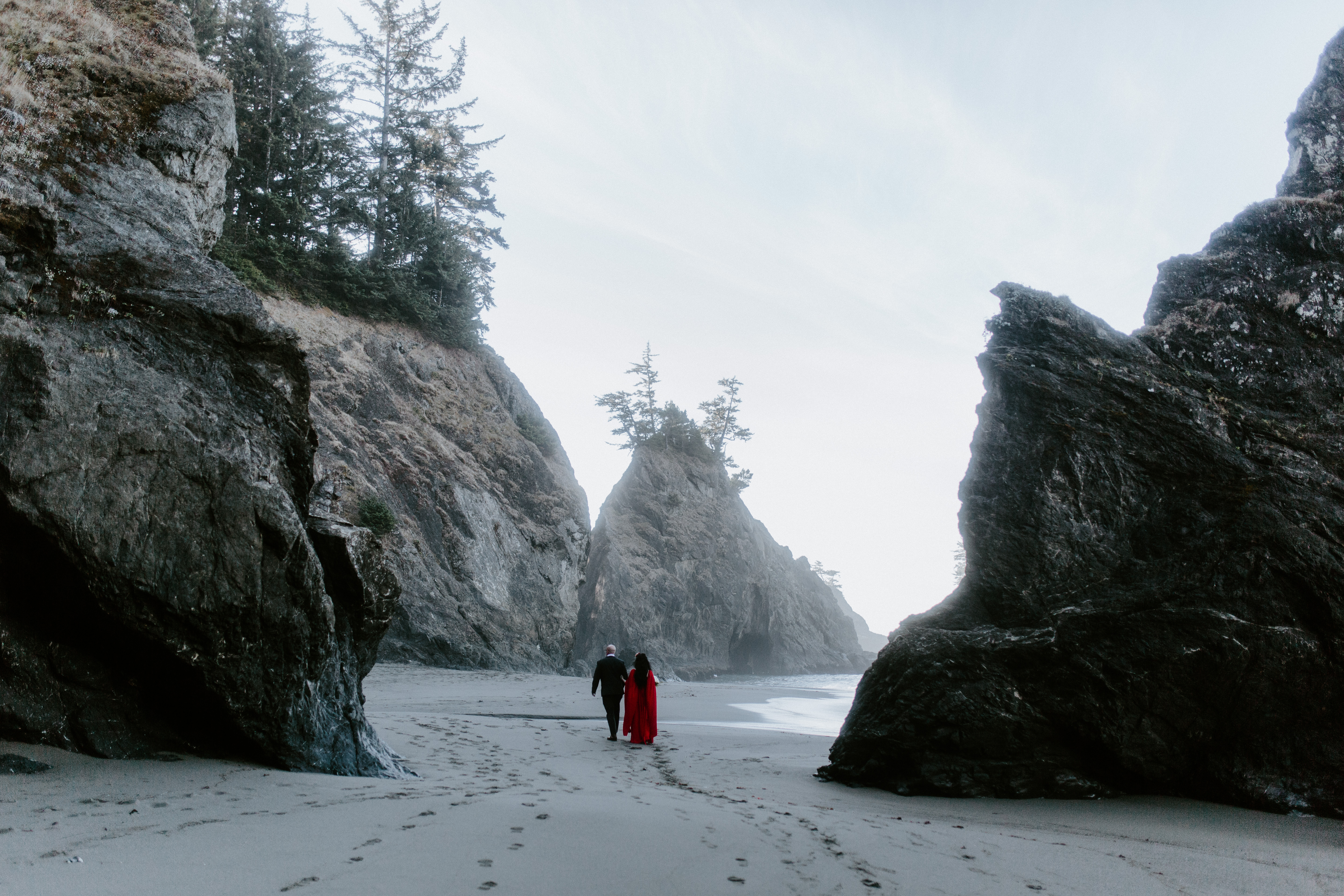 Boyd and Rachael walk along the beaceh of Secret Beach at Samuel H. Boardman, Oregon.