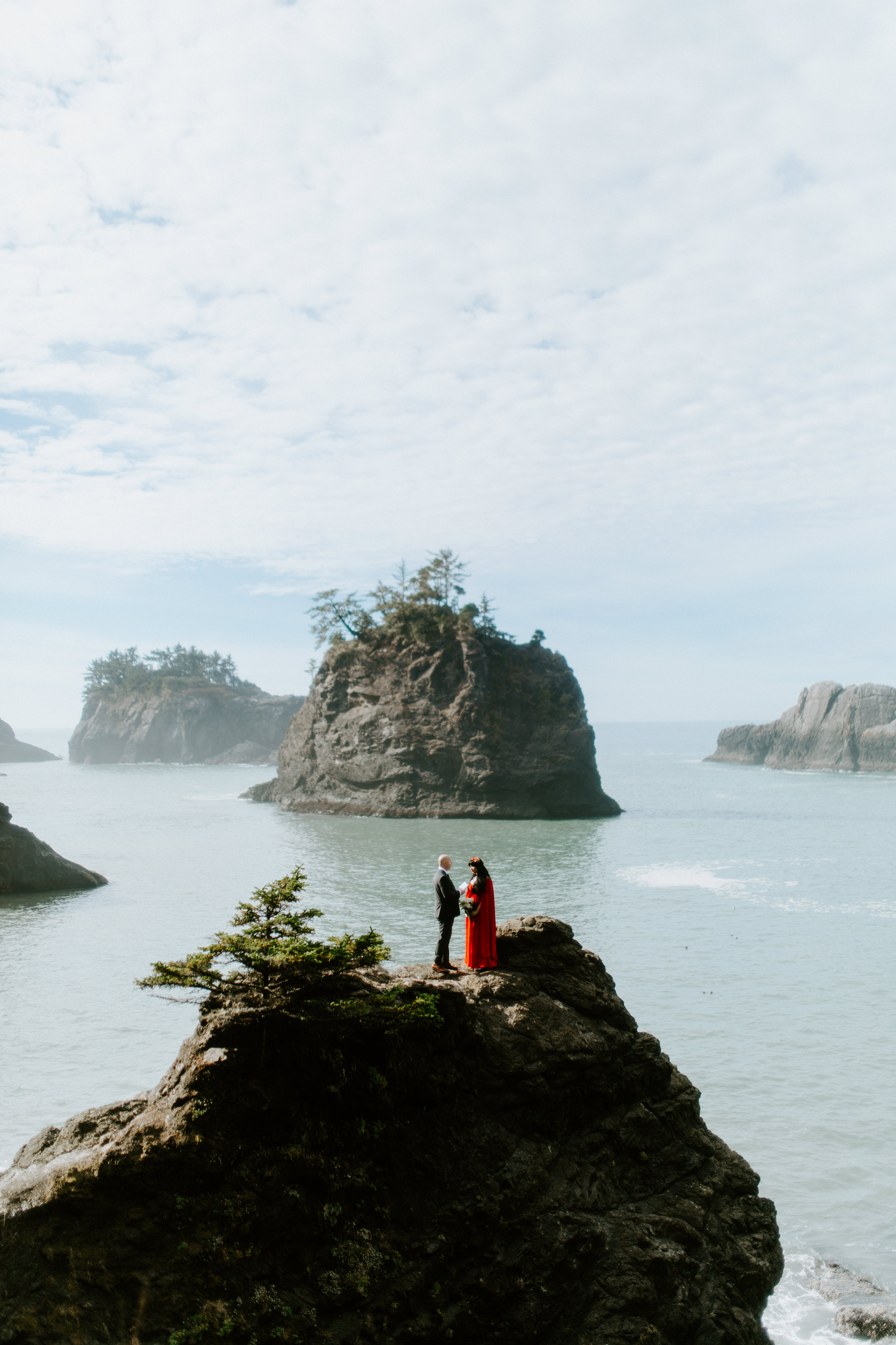 Boyd and Rachael read vows to each other during their elopement ceremony at Samuel H. Boardman, Oregon.