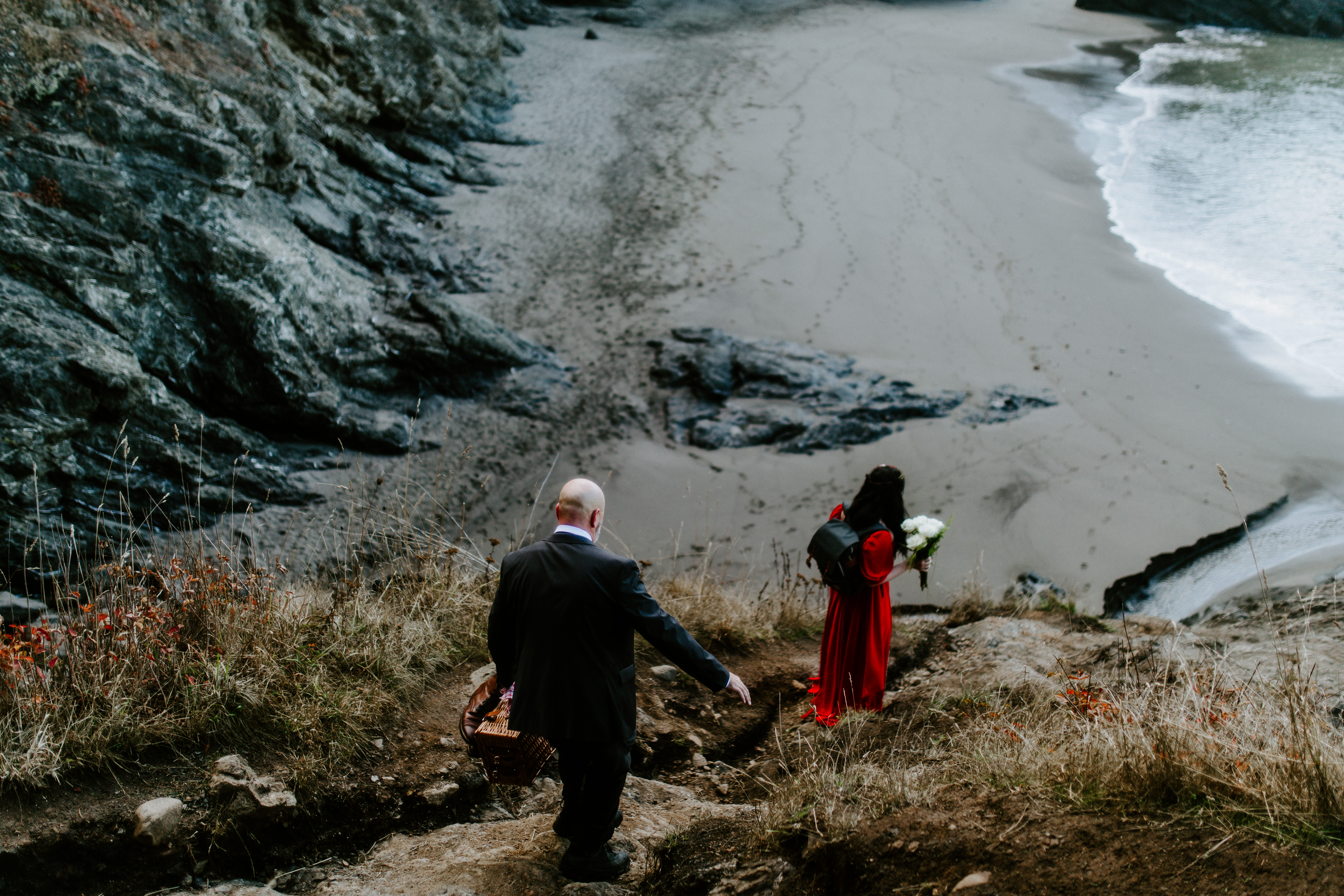 Boyd and Rachael walk down to the beach of Samuel H. Boardman in Southern Oregon.
