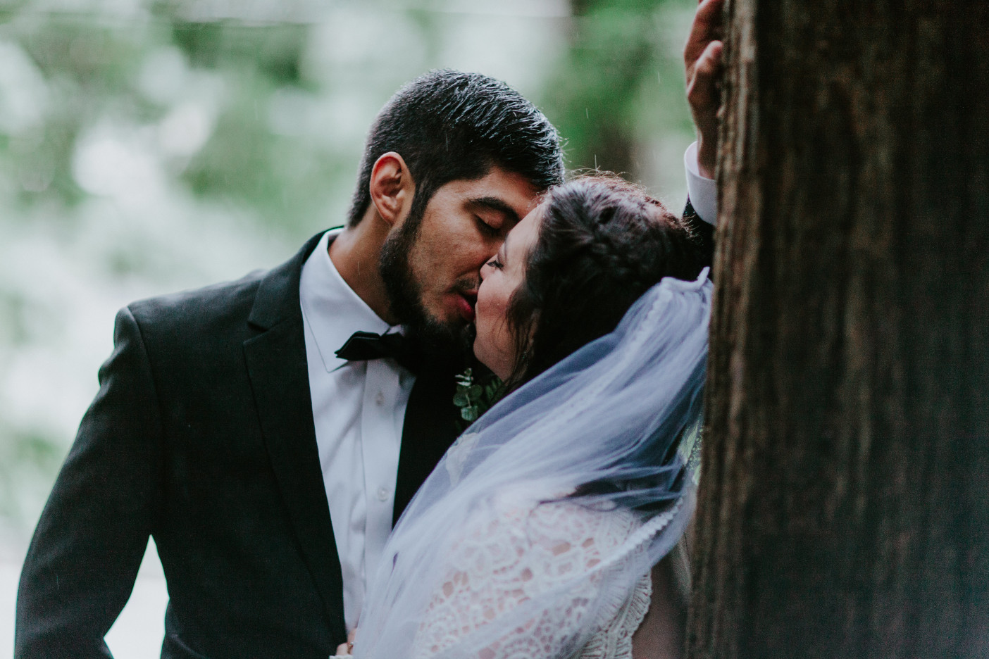 Sarah and Sam kiss under a tree at Skamania House, Washington. Elopement photography in Portland Oregon by Sienna Plus Josh.