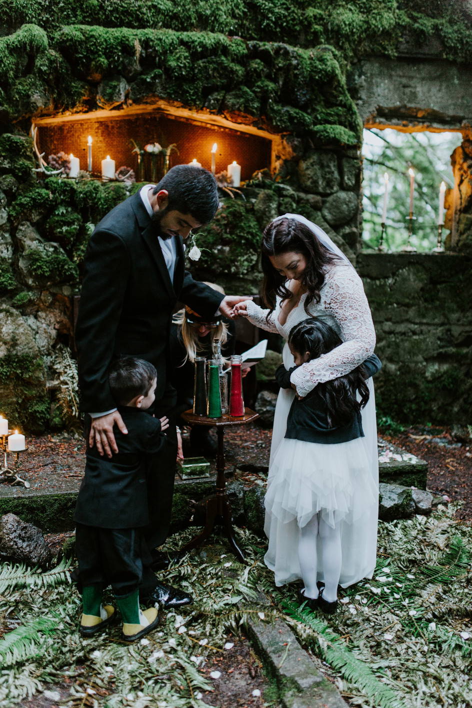 Sarah, Sam, and their children hug at Skamania House in Oregon. Elopement photography in Portland Oregon by Sienna Plus Josh.