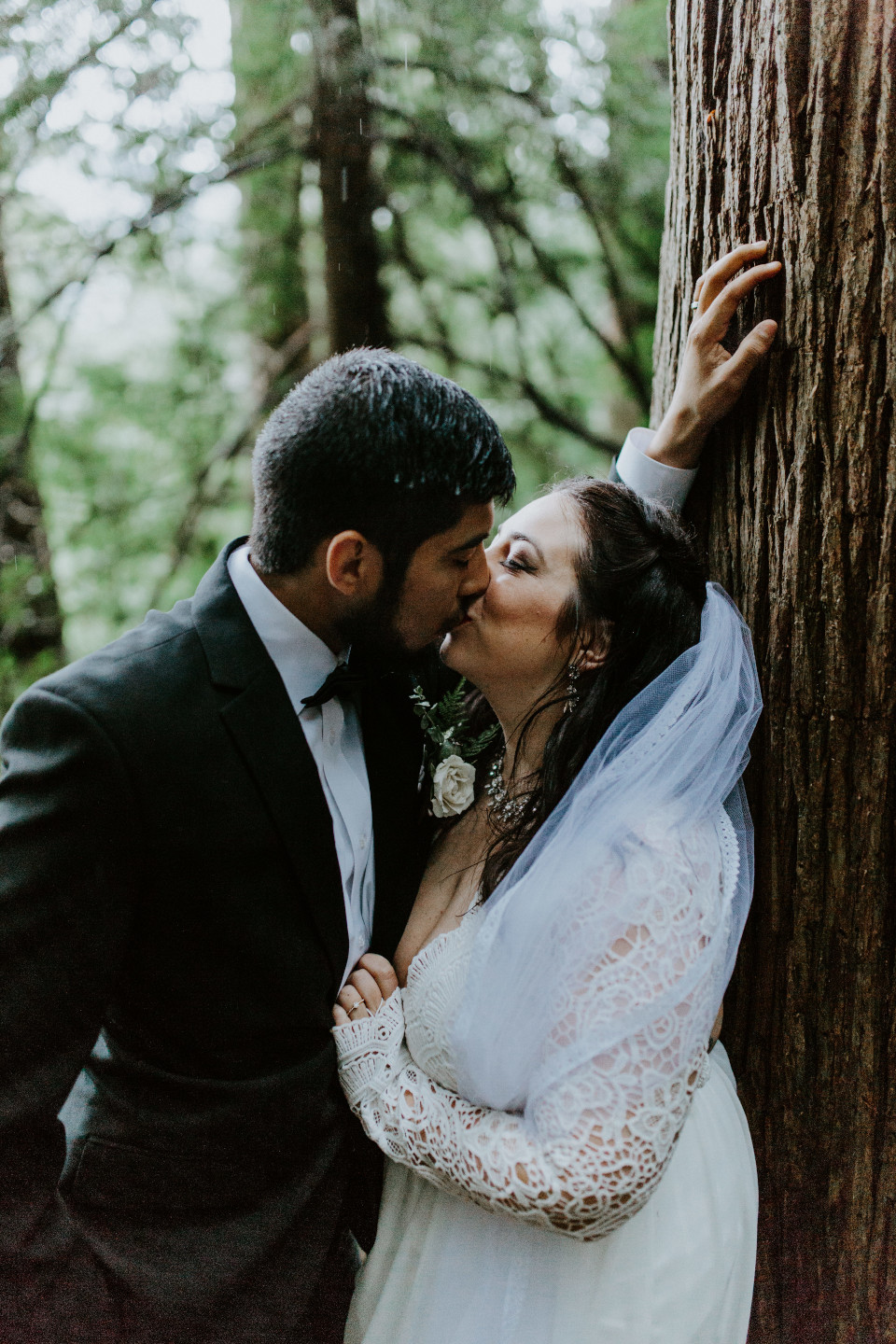 Sarah and Sam kiss under a tree at Skamania House, Washington. Elopement photography in Portland Oregon by Sienna Plus Josh.